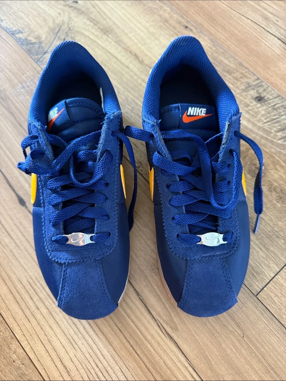 Never Worn Nike Kids Navy and Yellow Low-Top Sneakers
